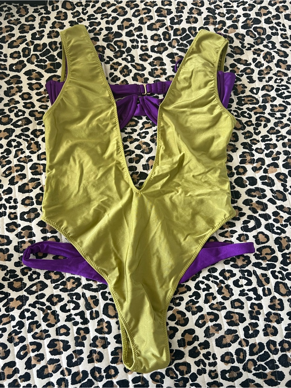 SAME los angeles Colorblock Olive Green & Purple V-Neck One-Piece Swimsuit